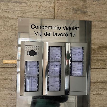 Splendido Appartamento In Zona Fiera A Bolonia Exterior foto