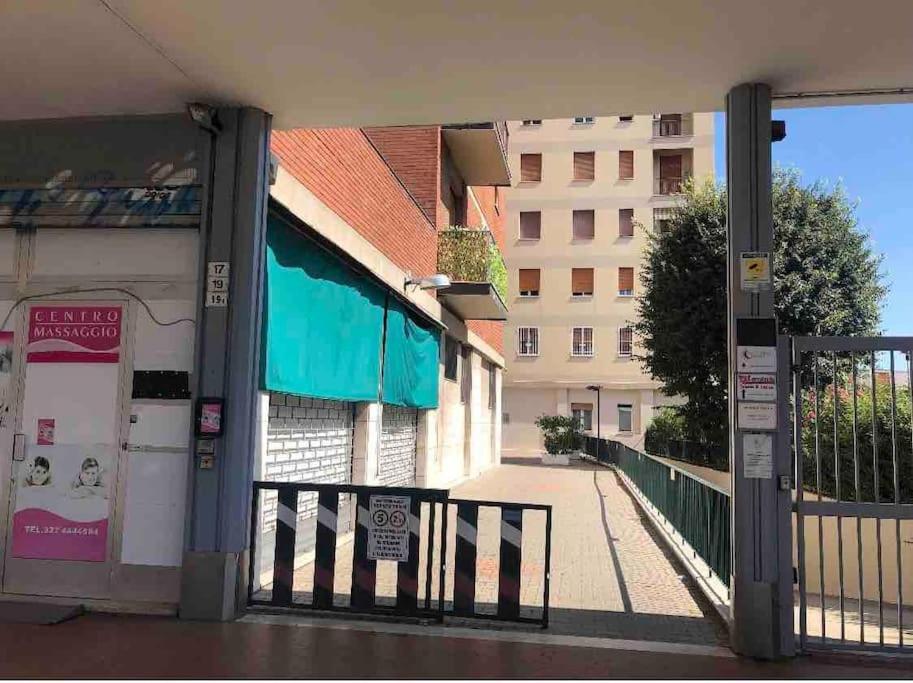 Splendido Appartamento In Zona Fiera A Bolonia Exterior foto