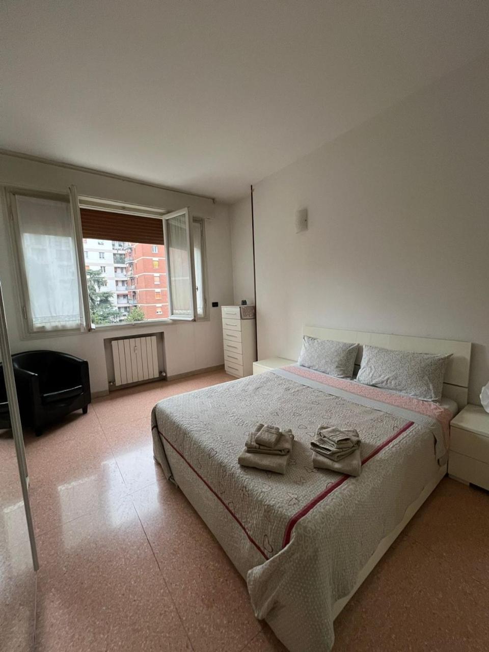 Splendido Appartamento In Zona Fiera A Bolonia Exterior foto
